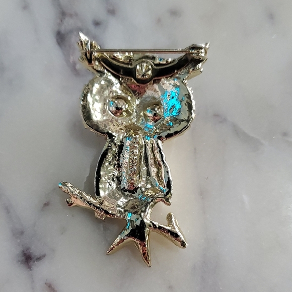 Vintage Gerrys Charming Owl Brooch in Goldish Silver W Green Eyes Whimsigoth - Picture 7 of 8